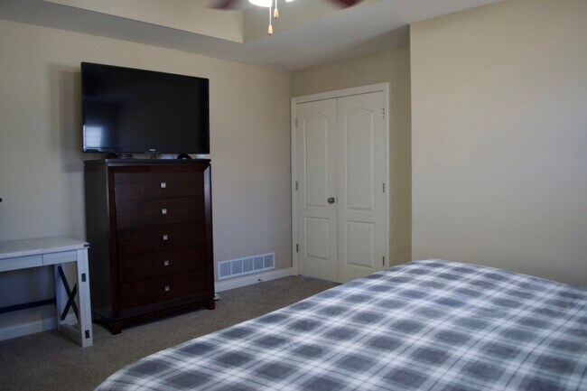 Building Photo - Nice 3 Bed 2 Bath House In Vanderveen Crossing!