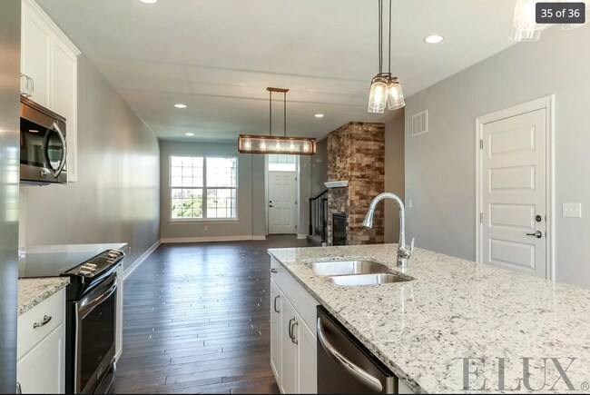 Building Photo - 15845 Foster St