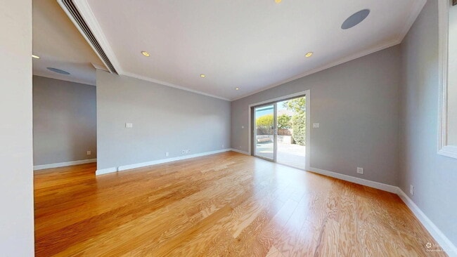 Building Photo - Charming, Renovated 3BR + Sunroom / 3.5 BA...