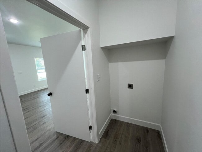 Building Photo - 13314 Oak Ledge Dr