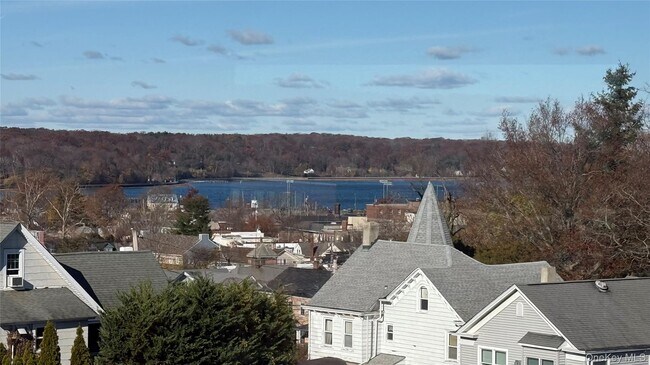 Building Photo - 64 Anstice St