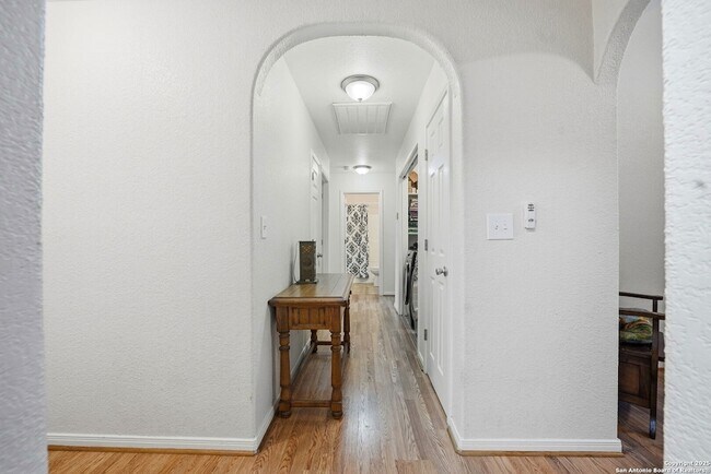 Building Photo - 1150 Green Hill Dr