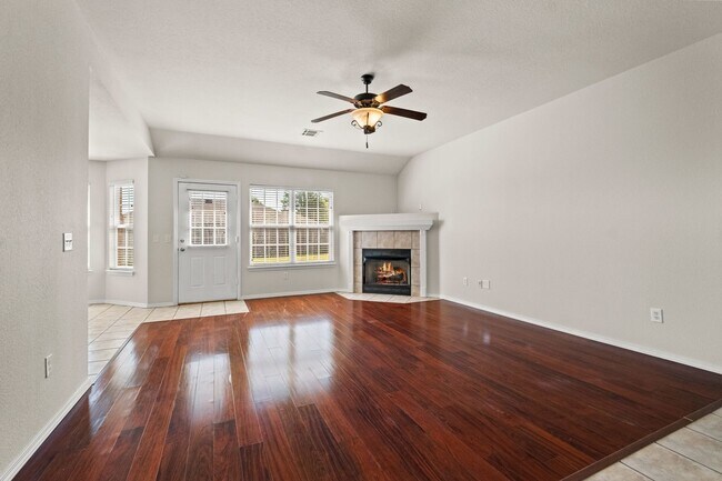 Building Photo - 3 Bed, 2 Bath Home Near Osage Park & Walma...