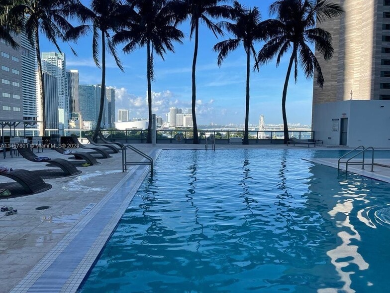 Building Photo - 325 S Biscayne Blvd