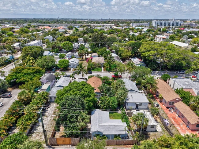 Building Photo - 220 S L St