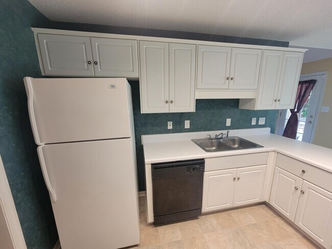 Building Photo - 4740 Waltons Cir