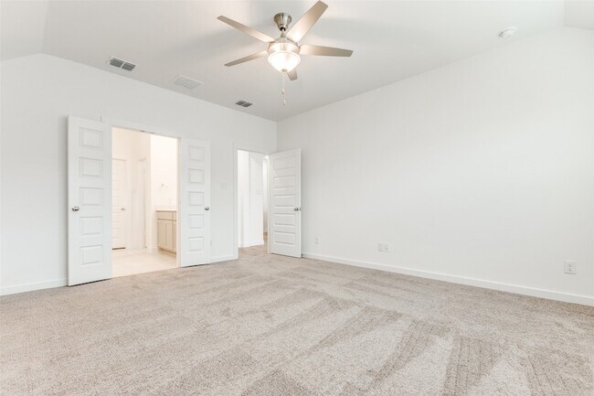 Building Photo - 4923 Bellhurst Dr