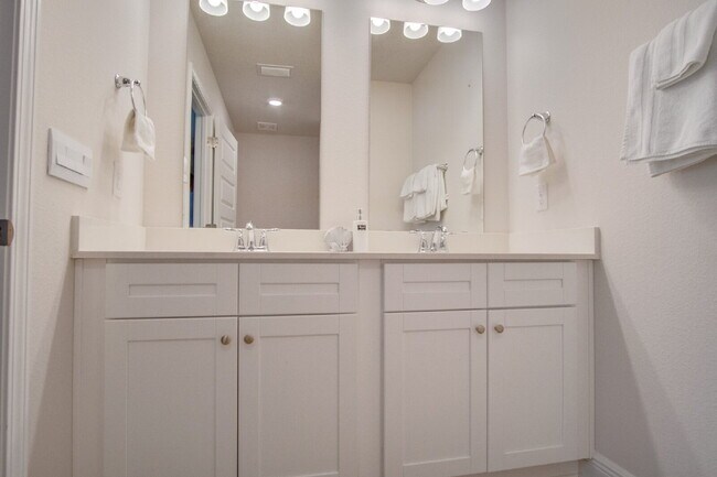 Building Photo - Gulf Breeze 3BR/2.5BA New Construction Townhome - Special: ½ Off Deposit for Active-Duty Military!