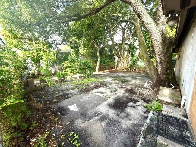 Building Photo - 800 NW 56th St