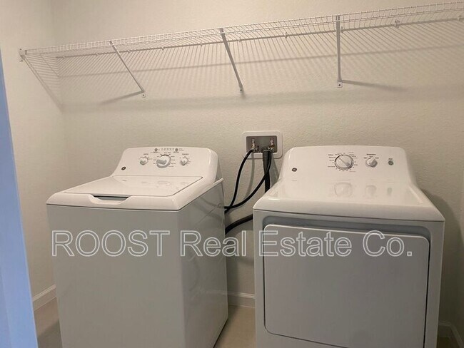 Building Photo - 1541 Newport St SE