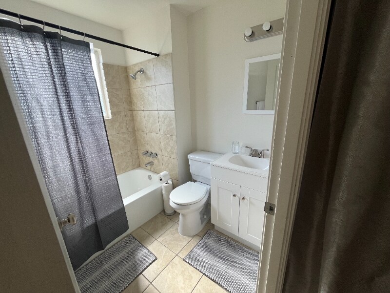 Building Photo - 1130 E 51st St