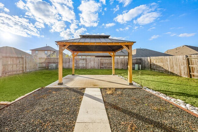 Building Photo - 9415 Summer River Dr