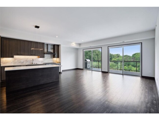 Building Photo - 253 Lake St E