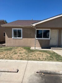 Building Photo - Great 3 Bedroom 2 Bath unit