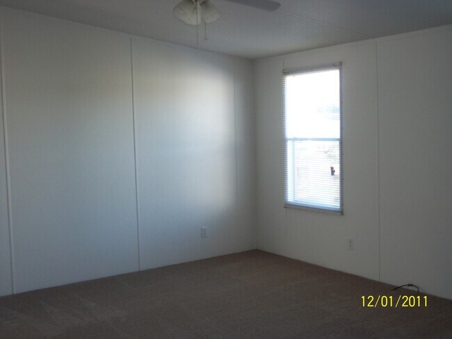 Building Photo - 3 bedroom, 2 bath, large bonus room, large covered porch, mobile home
