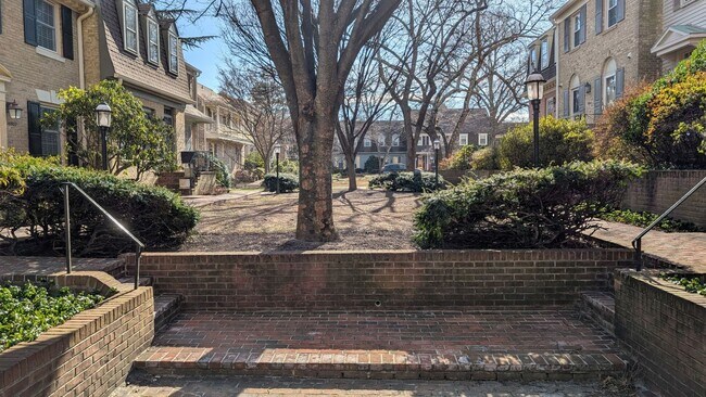 Building Photo - 10939 Wickshire Way