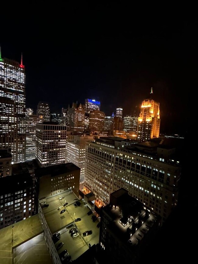 Building Photo - 235 W Van Buren St