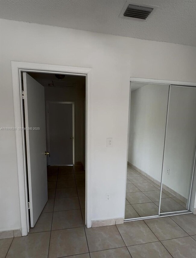 Building Photo - 2353 W 66th Pl