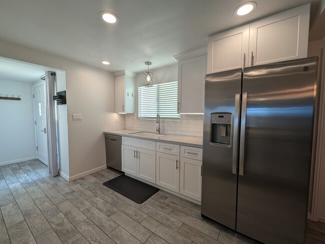 Building Photo - 3334 Fair Oaks Dr