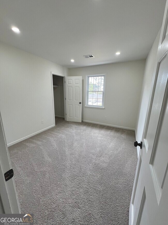 Building Photo - 2907 Clearbrook Dr