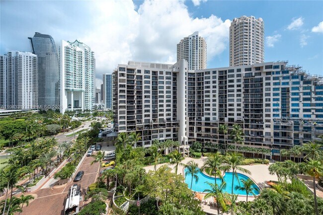 Building Photo - 520 Brickell Key Dr