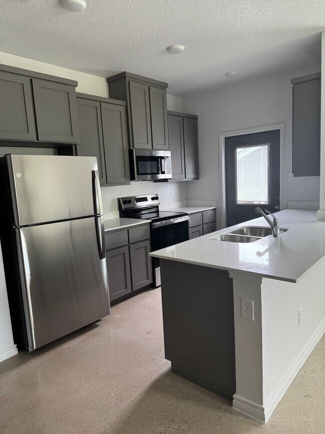 Building Photo - 2313 Ocean Dr