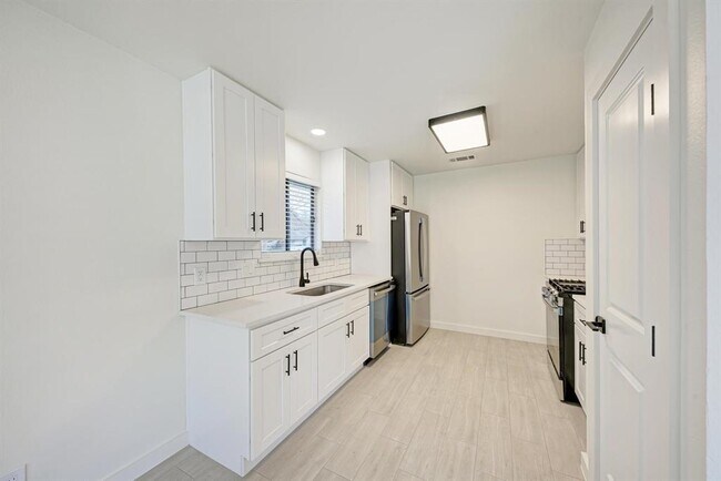 Building Photo - 4910 Wing Rd