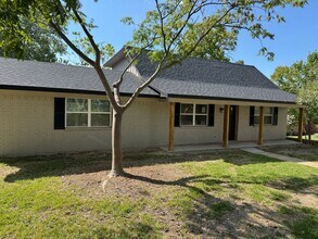 Building Photo - 4 bedroom 2 bath completely remodeled