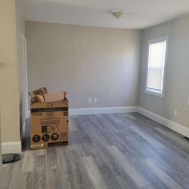 Building Photo - 133 Bath St