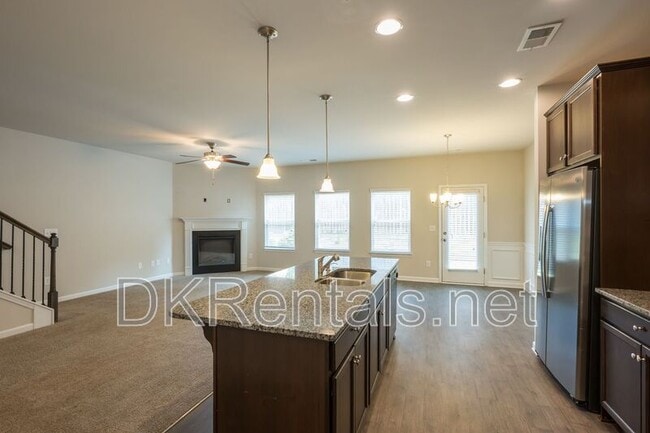 Building Photo - 2666 Pointcrest Way