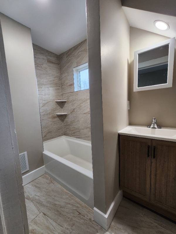 Building Photo - 376 De Wolf Pl