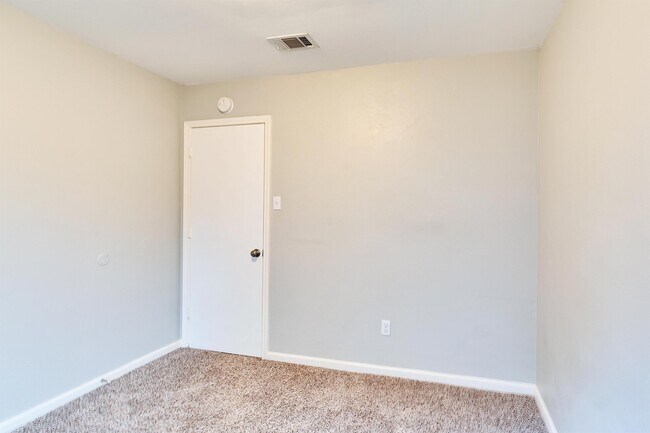 Building Photo - 2203 E Stassney Ln