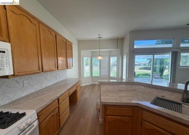 Building Photo - 170 Gala Ln