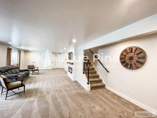 Building Photo - 6389 Maggie Dr