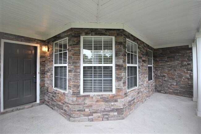 Building Photo - 3458 Hill Pond Dr NE