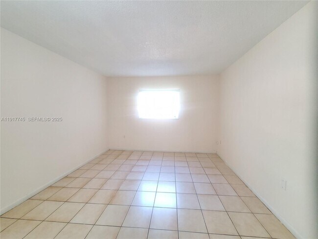 Building Photo - 1008 NW 45th Ave