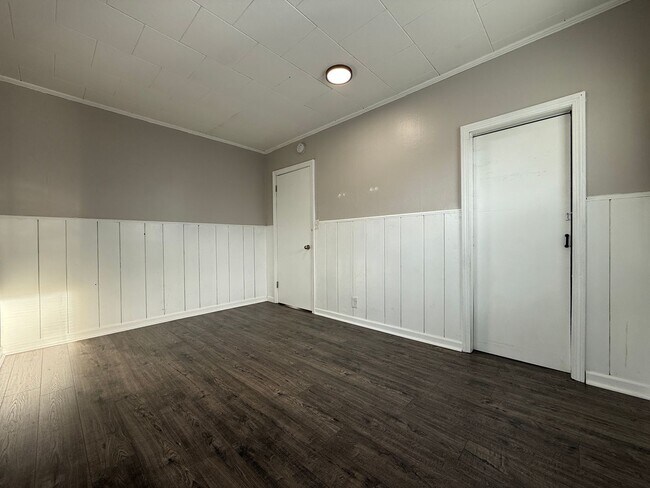 Building Photo - RD T 23-029