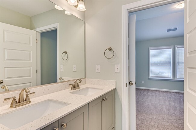 Building Photo - 705 Navan Ln