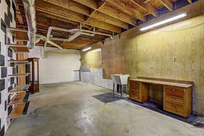 Building Photo - 3452 Monica Ln SW