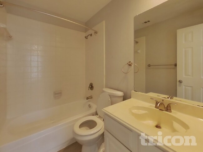 Building Photo - 2817 Laurel Hill Dr