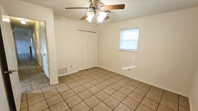 Building Photo - Charming 3-Bedroom Home in the Moore School District