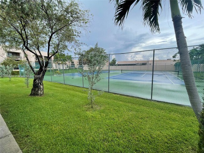 Building Photo - 10425 SW 112th Ave