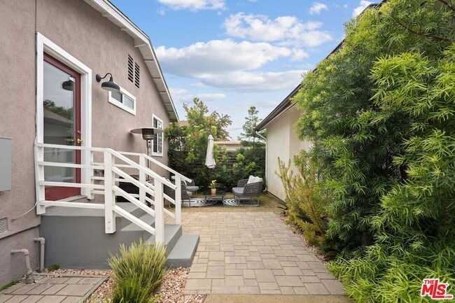 Building Photo - 3836 Seneca Ave