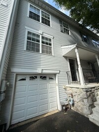 Building Photo - 4614 Louise St Claire Dr