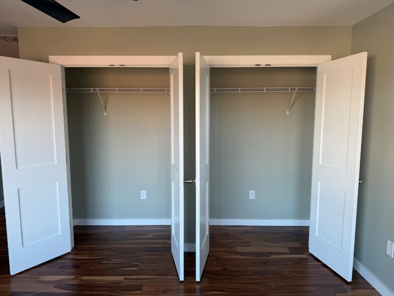 Building Photo - 577 English St