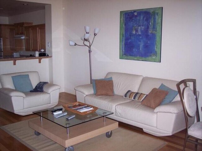Building Photo - Luxury one bedroom south of the strip!