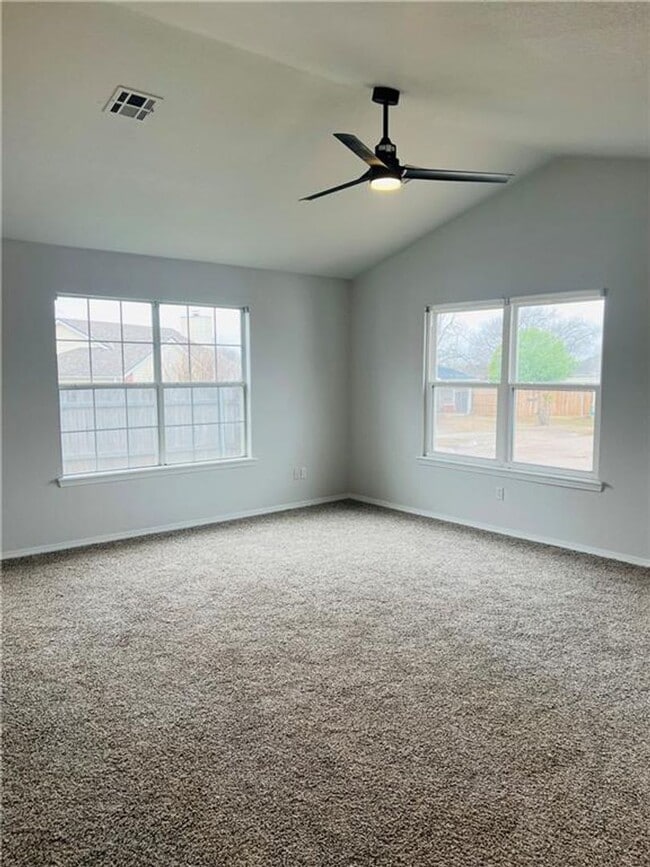 Building Photo - 3br 2ba home in the Shadowlake Subdivision!!