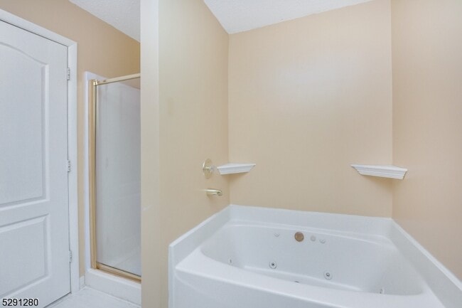 Building Photo - 8708 Brittany Dr
