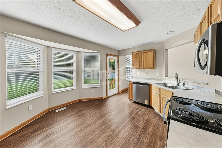Building Photo - 808 Gascony Dr