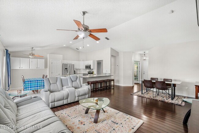 Building Photo - 413 Grenadier Ave NW